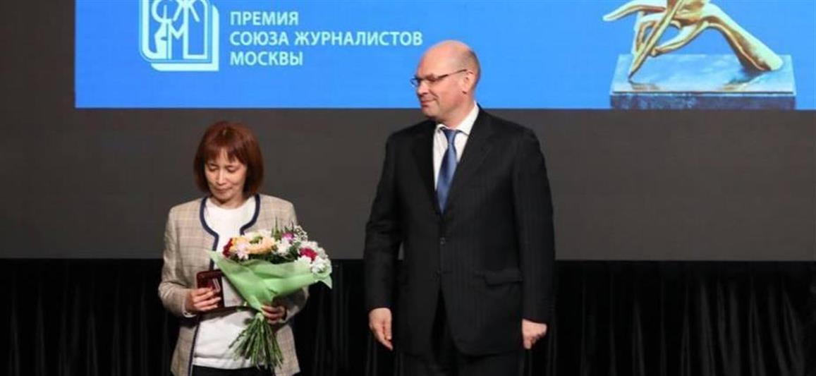 Статс-секретарь — заместитель директора Росгвардии генерал-полковник Олег Плохой вручил ведомственные награды представителям СМИ