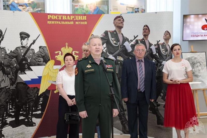 В  Саратове открылась выставка художественных работ финалистов творческого конкурса Росгвардии «Солдаты антитеррора»