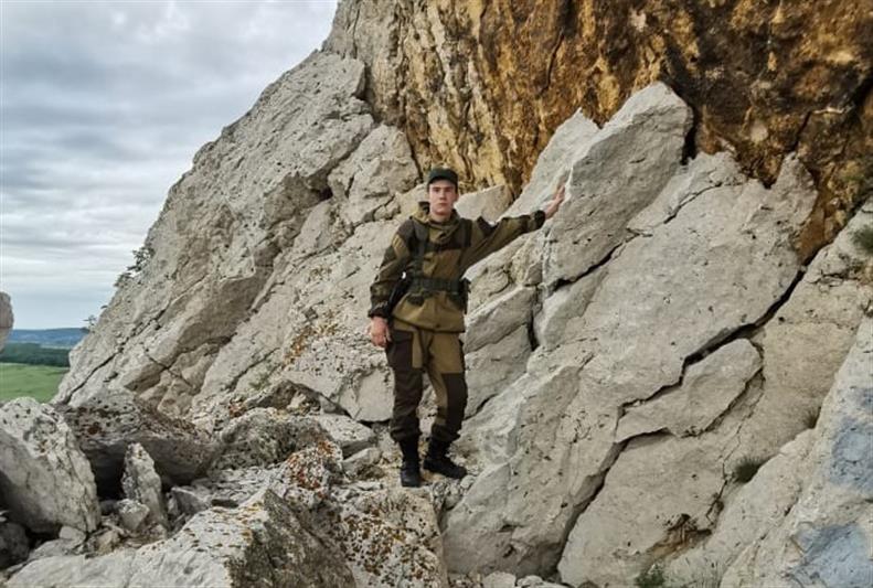 Сотрудник Росгвардии спас женщину, заблудившуюся в горном ущелье в Башкирии