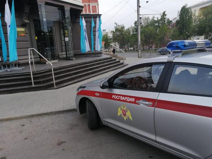 В Барнауле росгвардейцы обеспечивают правопорядок во время проведения II этапа Кубка мира по гребле на байдарках и каноэ
