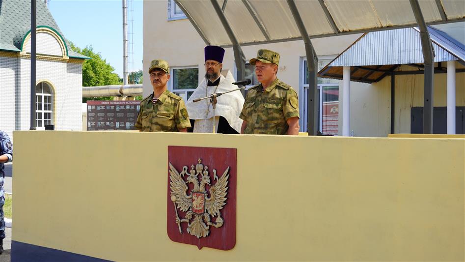 Командующий Приволжским округом войск национальной гвардии вручил государственные награды саратовским росгвардейцам 