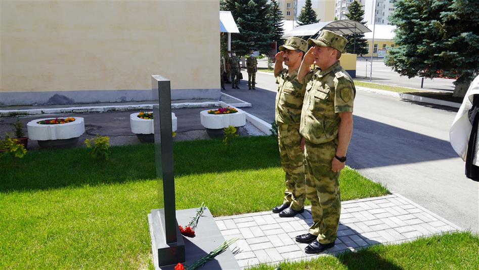 Командующий Приволжским округом войск национальной гвардии вручил государственные награды саратовским росгвардейцам 