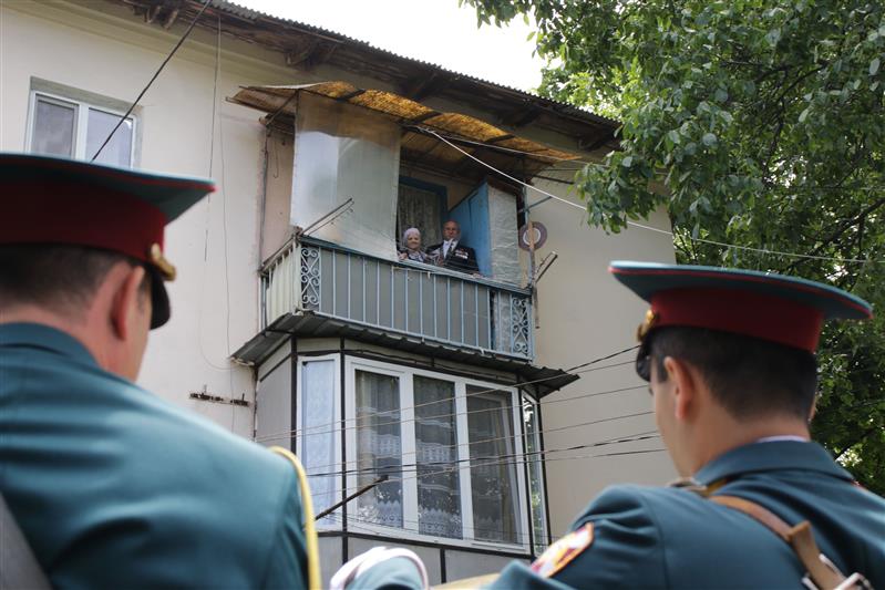   Для ветеранов Великой Отечественной войны  в Кабардино-Балкарии выступил оркестр Росгвардии