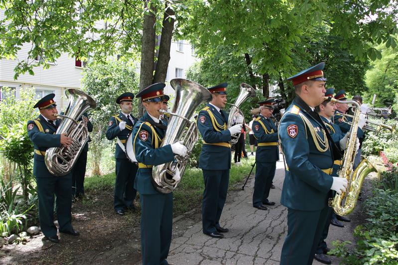   Для ветеранов Великой Отечественной войны  в Кабардино-Балкарии выступил оркестр Росгвардии