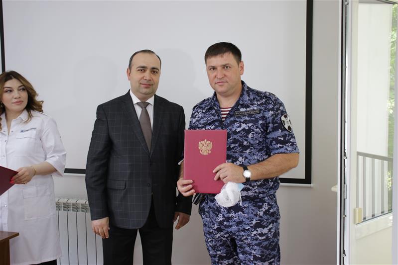 Росгвардейцам Кабардино-Балкарии вручили почетные грамоты за развитие донорского движения в республике
