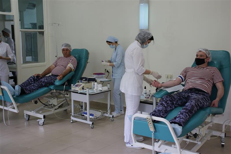 Росгвардейцам Кабардино-Балкарии вручили почетные грамоты за развитие донорского движения в республике