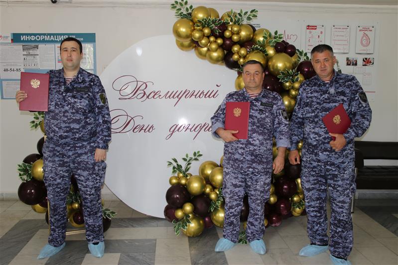 Росгвардейцам Кабардино-Балкарии вручили почетные грамоты за развитие донорского движения в республике