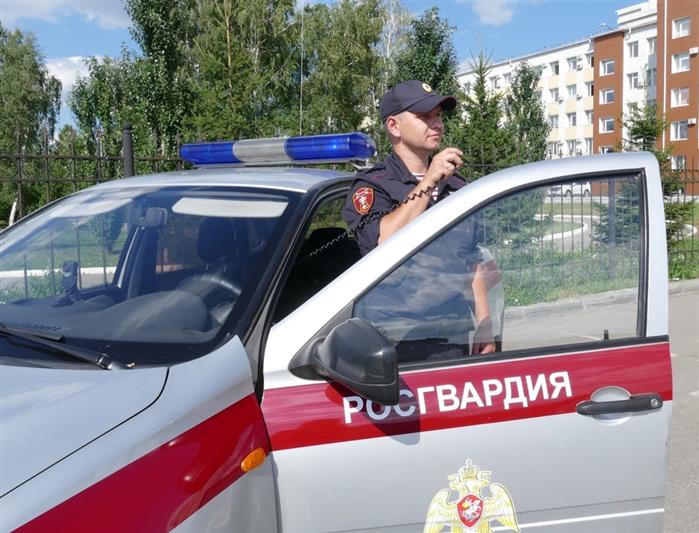 В Омске сотрудники Росгвардии защитили работниц скорой помощи от агрессивного пациента