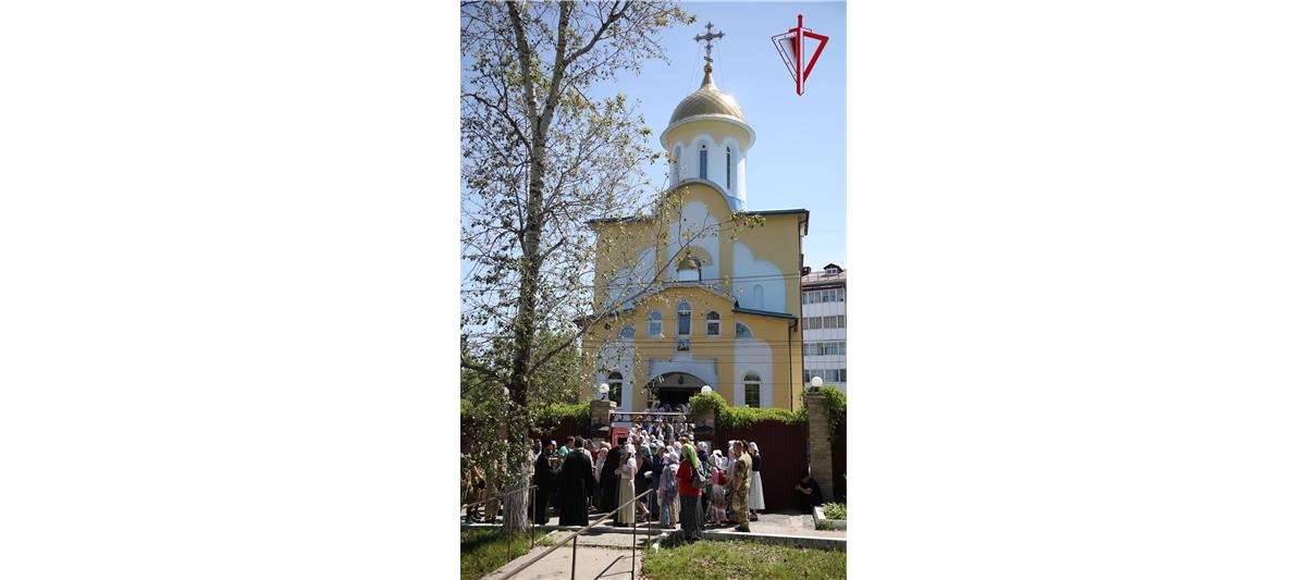 Росгвардейцы пронесли Казанскую икону Божьей матери вокруг Хабаровска