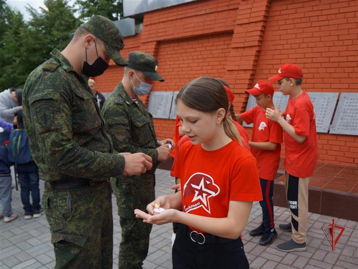 К патриотической акции “Свеча памяти” присоединились росгвардейцы в Сибири 