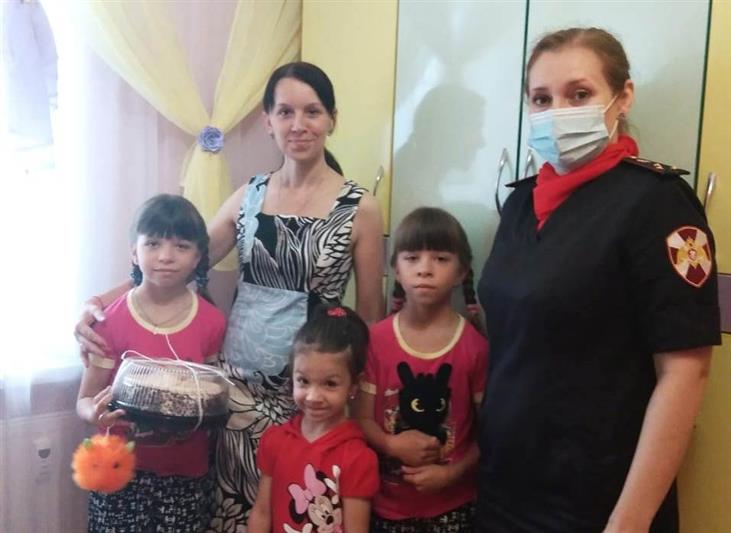В Ростовской области Росгвардия провела мероприятия для детей по случаю начала летних каникул