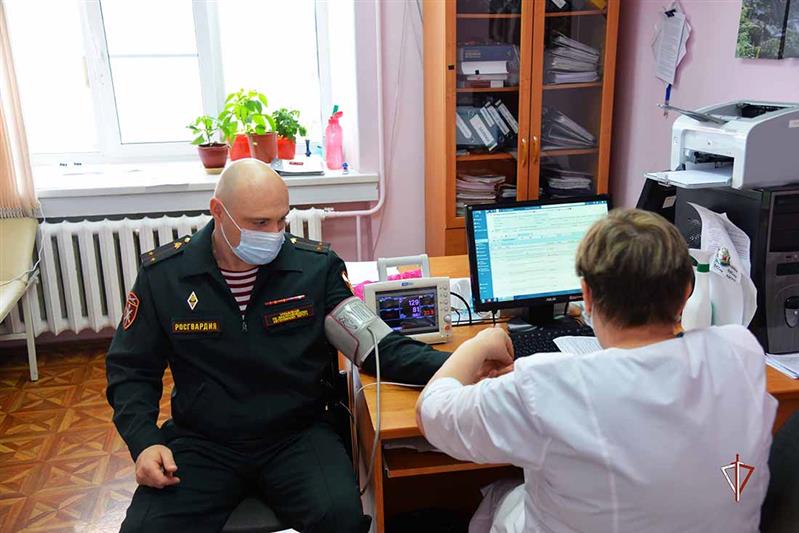 На Ямале в преддверии Всемирного дня донора  росгвардейцы пополнили окружной банк крови 