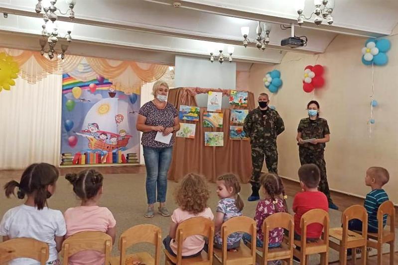 В Ростовской области Росгвардия провела мероприятия для детей по случаю начала летних каникул