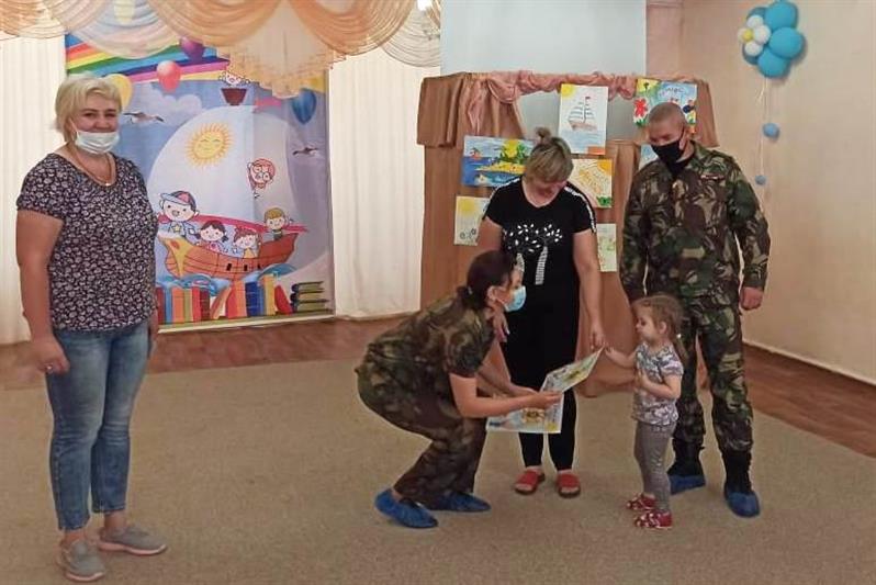 В Ростовской области Росгвардия провела мероприятия для детей по случаю начала летних каникул