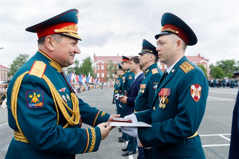 В Санкт-Петербурге вручили дипломы офицерам Росгвардии — выпускникам Военной академии материально-технического обеспечения Минобороны Российской Федерации