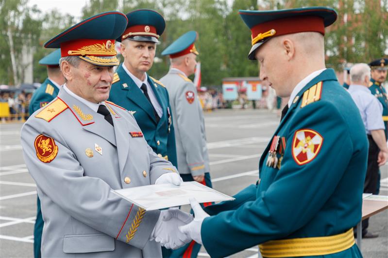 В Санкт-Петербурге вручили дипломы офицерам Росгвардии — выпускникам Военной академии материально-технического обеспечения Минобороны Российской Федерации