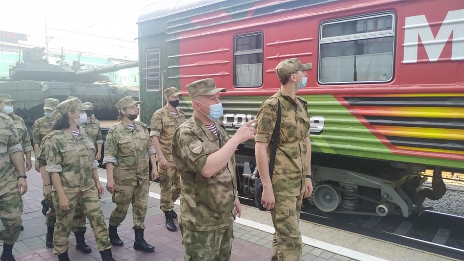 В Новосибирске сотрудники и военнослужащие Росгвардии приняли участие в военно-патриотической акции 