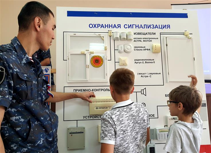 Астраханские росгвардейцы присоединились к ведомственной акции «Каникулы с Росгвардией»
