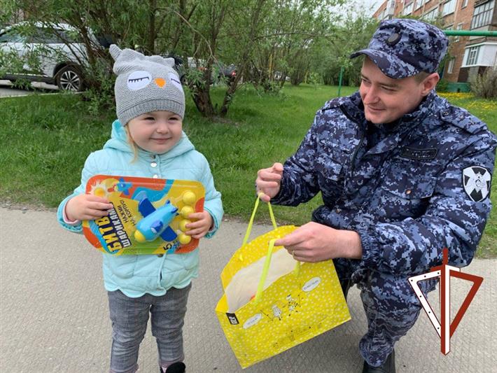 В Уральском округе Росгвардии состоялись праздничные мероприятия, посвященные Дню защиты детей