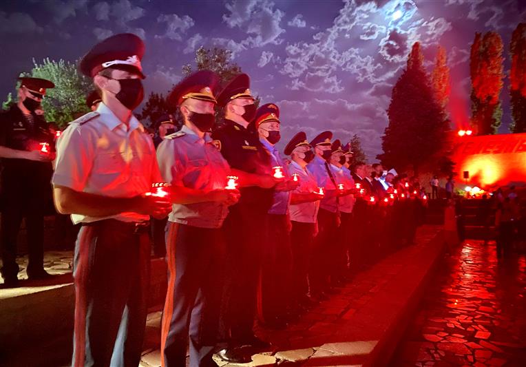 На юге России Росгвардия присоединилась к мемориальной акции «Свеча памяти»