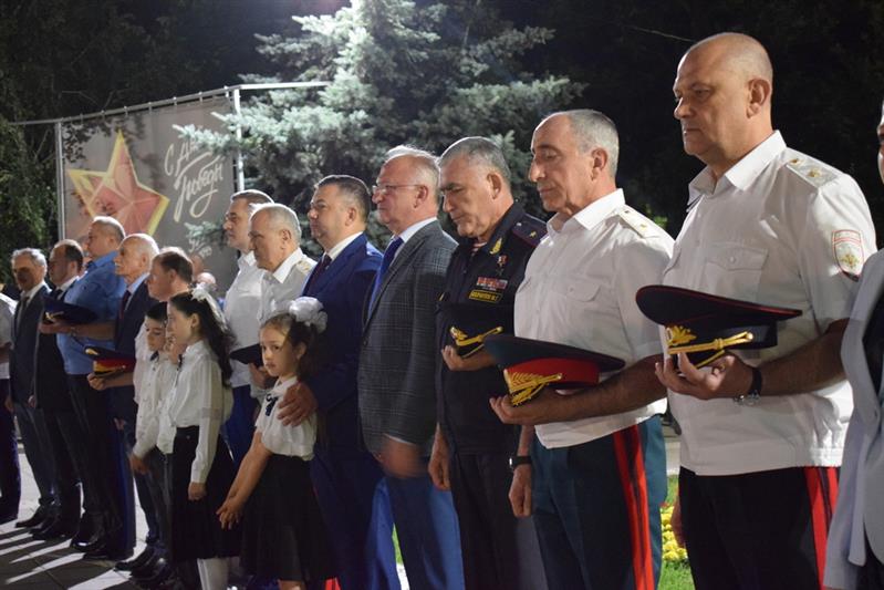 Военнослужащие и сотрудники Северо-Кавказского округа Росгвардии принимают участие во всероссийской акции "Свеча памяти"