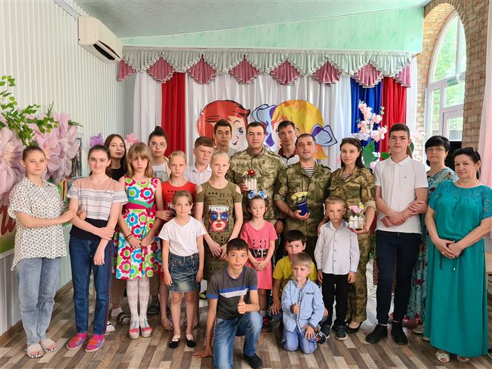 В Северо-Кавказском округе Росгвардии прошли праздничные мероприятия по случаю Дня защиты детей (фото)