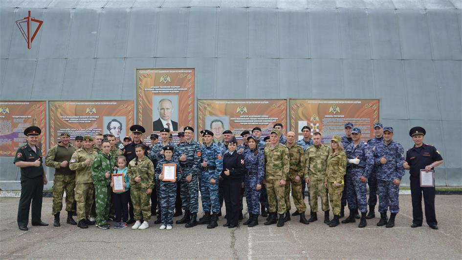 В Брянске росгвардейцы провели спортивный праздник в День России