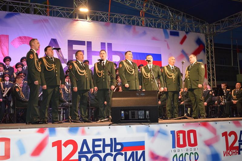 Академический ансамбль песни и пляски Росгвардии выступил в Каспийске 