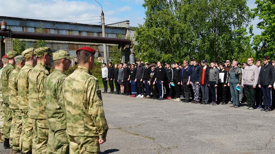 Спецназ Росгвардии принял участие в организации военных сборов со студентами архангельского техникума
