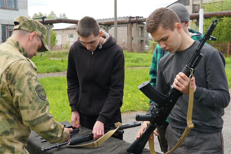 Спецназ Росгвардии принял участие в организации военных сборов со студентами архангельского техникума