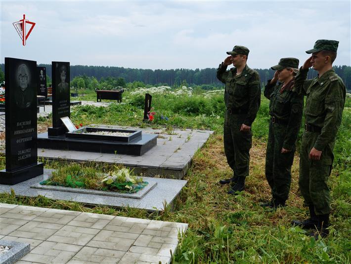 Военнослужащие Росгвардии продолжают облагораживать места захоронения участников Великой Отечественной войны