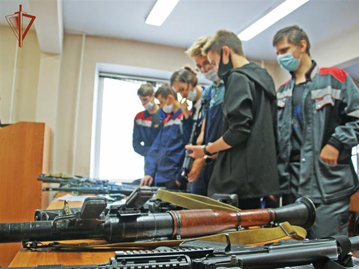 В регионах Сибирского федерального округа продолжается акция «Каникулы с Росгвардией»
