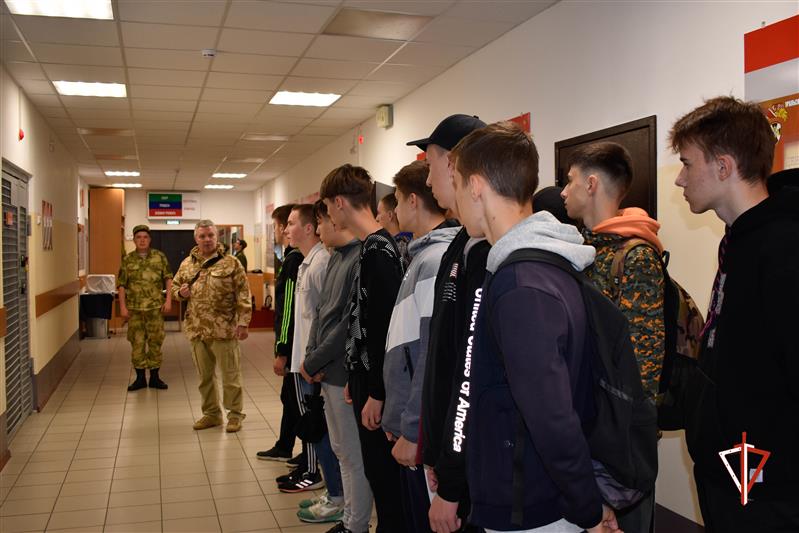 В калиновском соединении Росгвардии состоялись сборы для молодежи призывного возраста