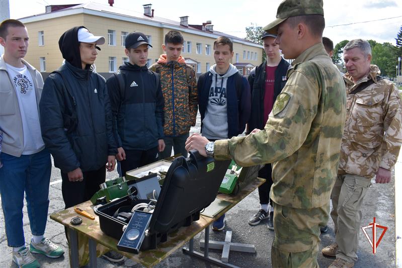 В калиновском соединении Росгвардии состоялись сборы для молодежи призывного возраста