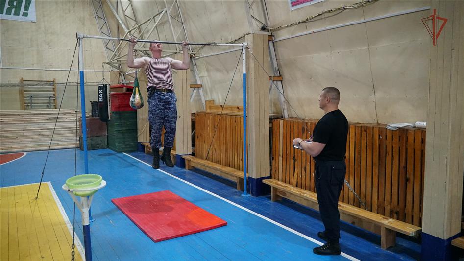 В Брянске росгвардейцы провели спортивный праздник в День России