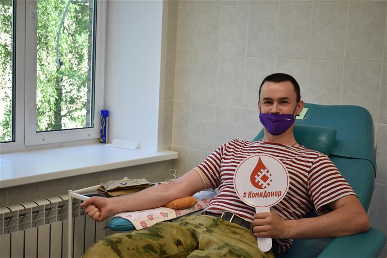 В Сыктывкаре росгвардейцы приняли участие в добровольной сдаче крови