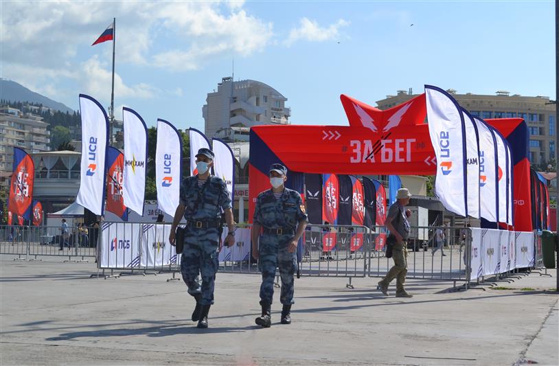 На юге России росгвардейцы приняли участие во всероссийском полумарафоне «ЗаБег.РФ»
