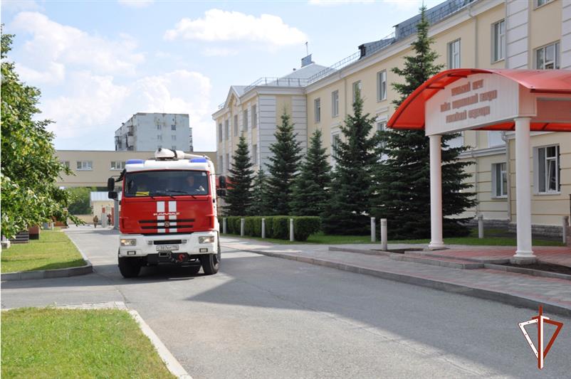 В управлении Уральского округа Росгвардии состоялось совместное учение с подразделениями МЧС России 