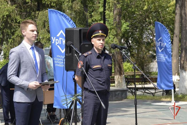 На Урале в День памяти и скорби росгвардейцы почтили память погибших в Великой Отечественной войне 