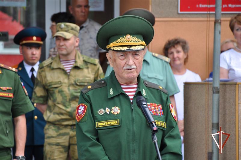 Выпускники Екатеринбургского кадетского корпуса Росгвардии получили аттестаты о среднем образовании (видео)