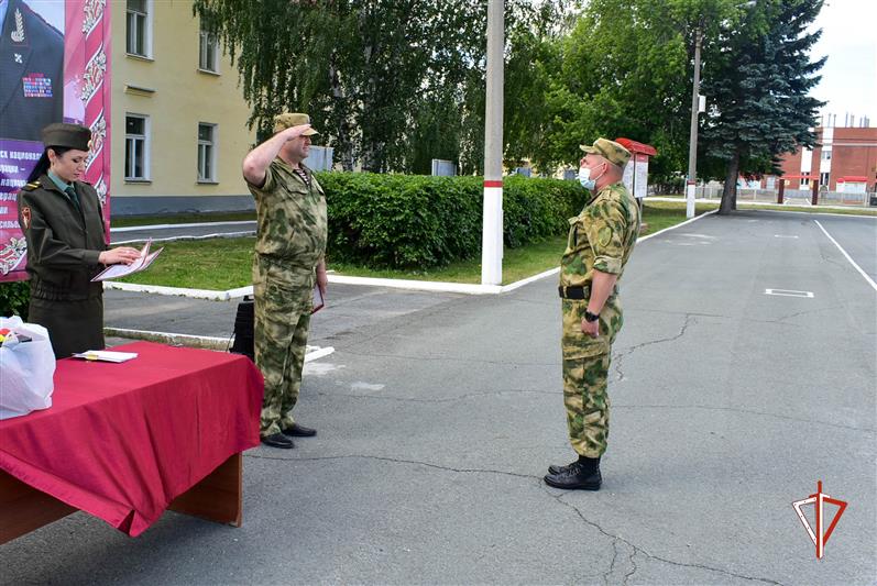 Новоуральский полк по охране важных государственных объектов и специальных грузов Уральского округа Росгвардии отметил свое 74-летие 