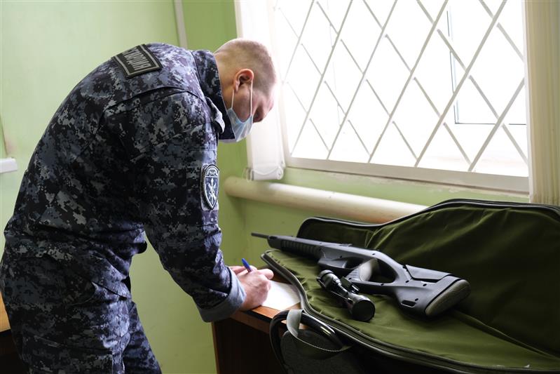 В ходе оперативно-профилактического мероприятия «Оружие» белгородскими  росгвардейцами выявлено свыше 200 нарушений правил оборота оружия