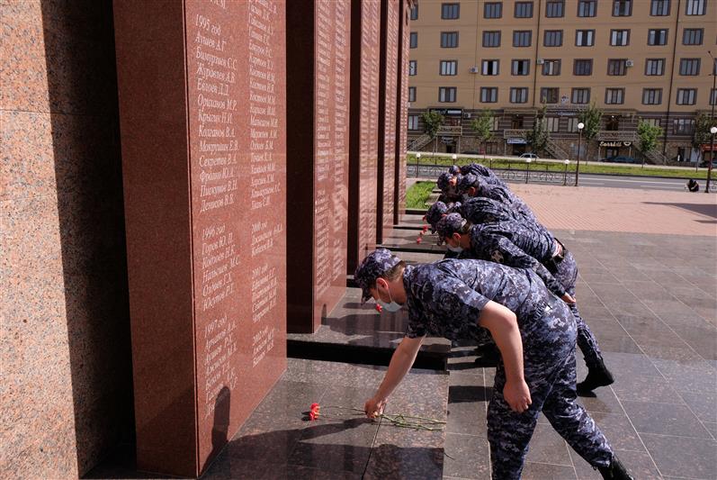 В Ингушетии росгвардейцы почтили память сотрудников, погибших при нападении на республику