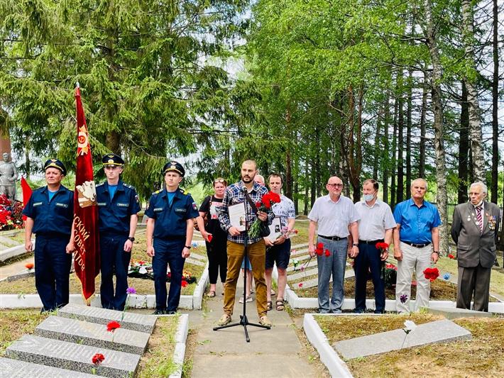 В Ленинградской области сотрудники Росгвардии приняли участие в церемонии перезахоронения останков красноармейцев