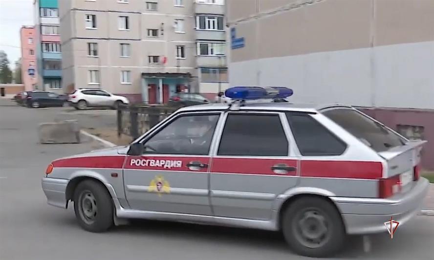 Мужчина, находившийся в розыске по подозрению в угрозе убийством, задержан росгвардейцами на Ямале