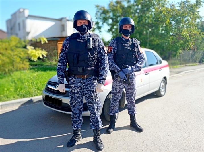 В Крыму росгвардейцы помогли вернуться домой ребенку, временно утратившему связь с родными