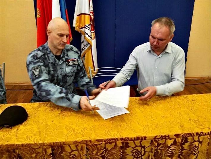 В Санкт-Петербурге сотрудники транспортного ОМОН взяли шефство над учениками кадетских классов