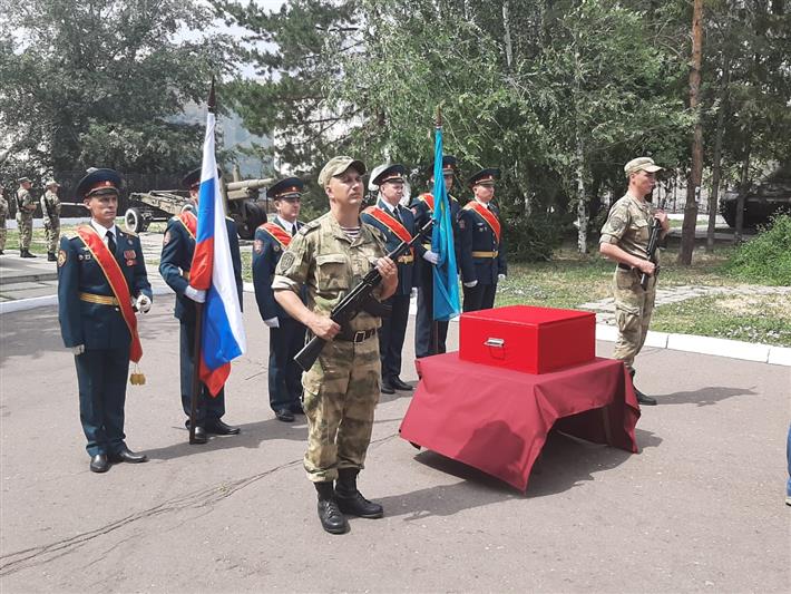 В Омске росгвардейцы приняли участие в церемонии передачи останков павшего красноармейца