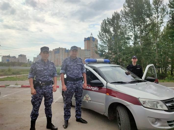 В Омске сотрудники Росгвардии разыскали потерявшегося трехлетнего мальчика