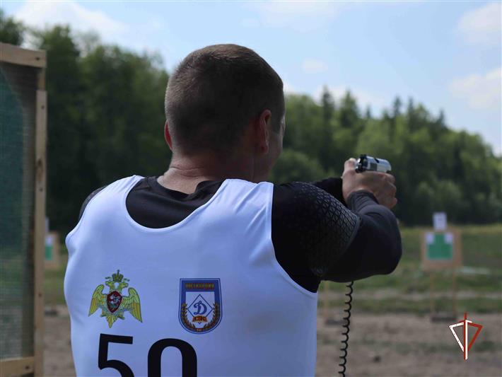 В Екатеринбурге стартовал чемпионат округа по служебному биатлону и легкоатлетическому кроссу
